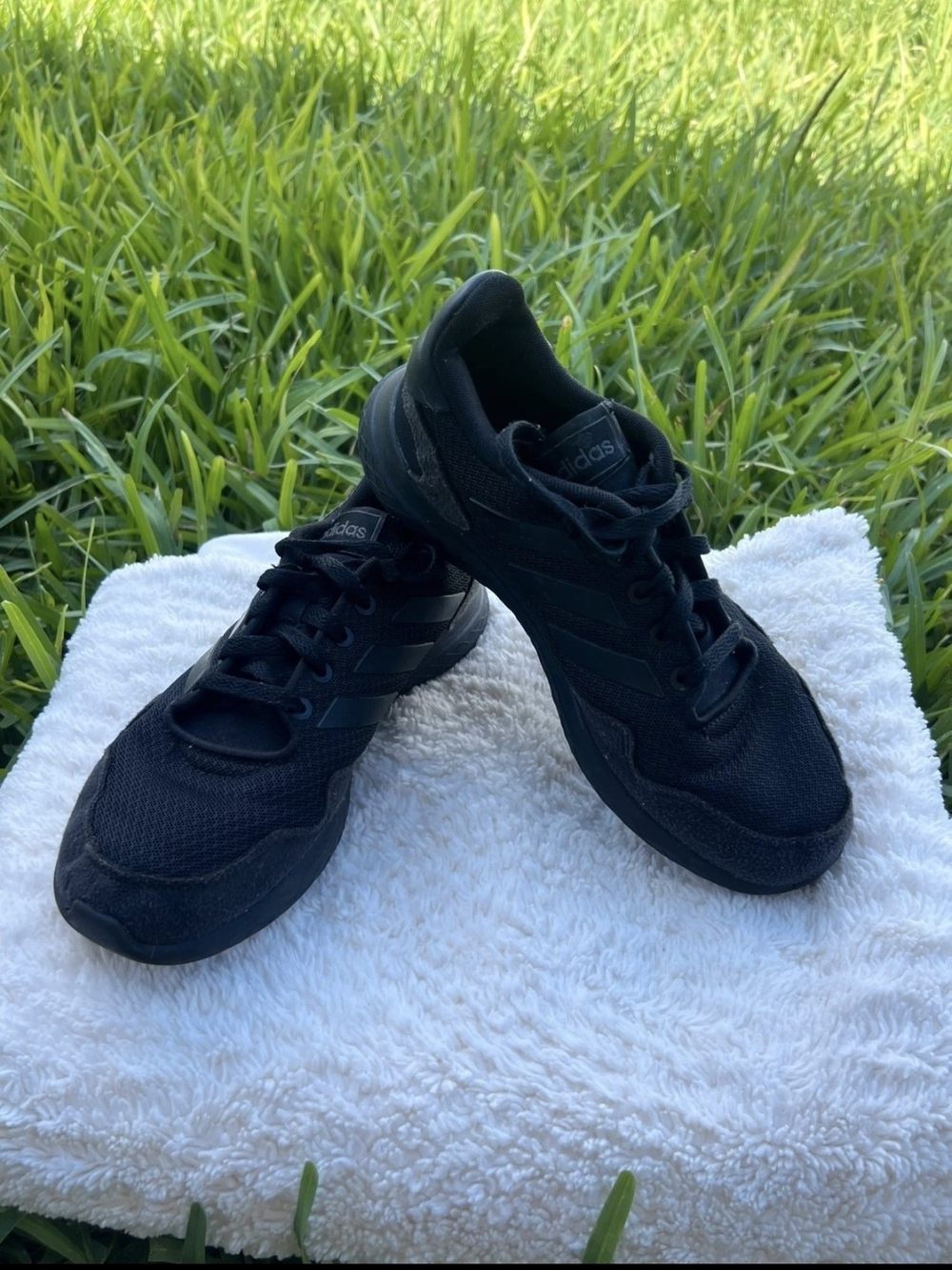 adidas Men's Black Low-Top Athletic Sneakers